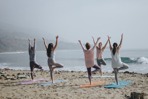 Beach-yoga